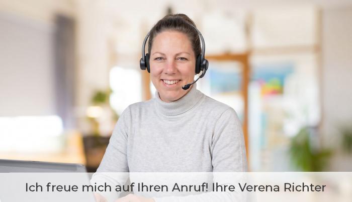 Verena Richter telefoniert mit einem Kunden