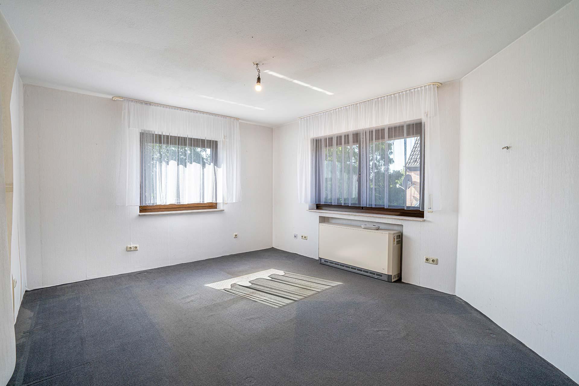 Das Elternschlafzimmer befindet sich im Obergeschoss des Anbaus. Doppelhaushälfte Bergheim