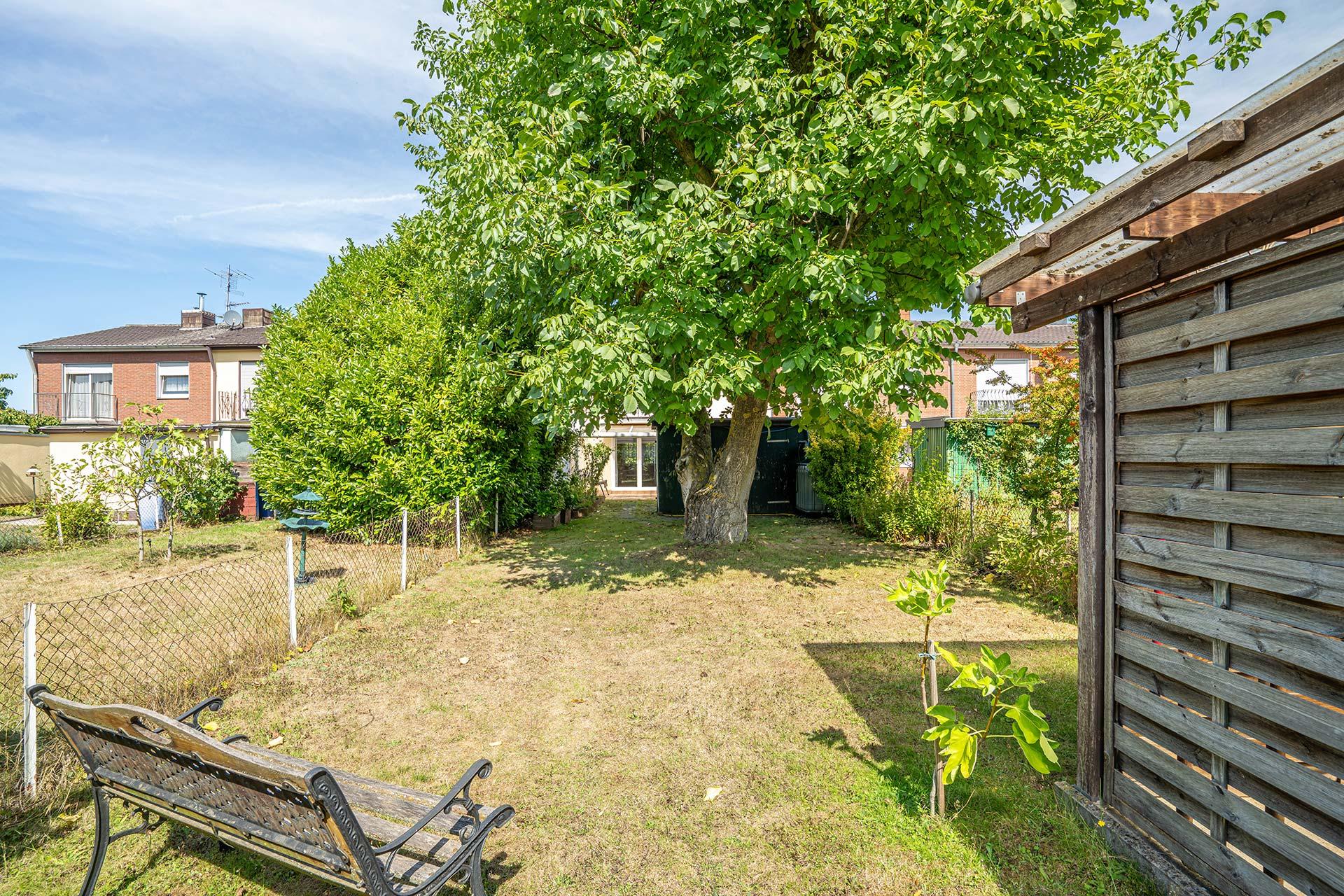 Blick von hinten in Richtung des Hauses. Reihenmittelhaus Erftstadt