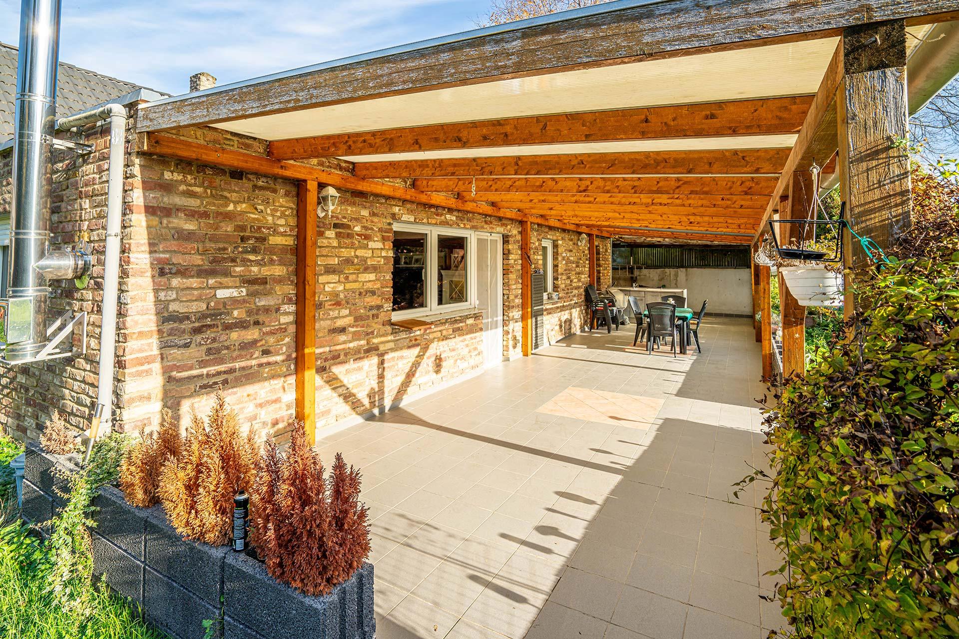 große Terrasse  Einfamilienhaus Bedburg