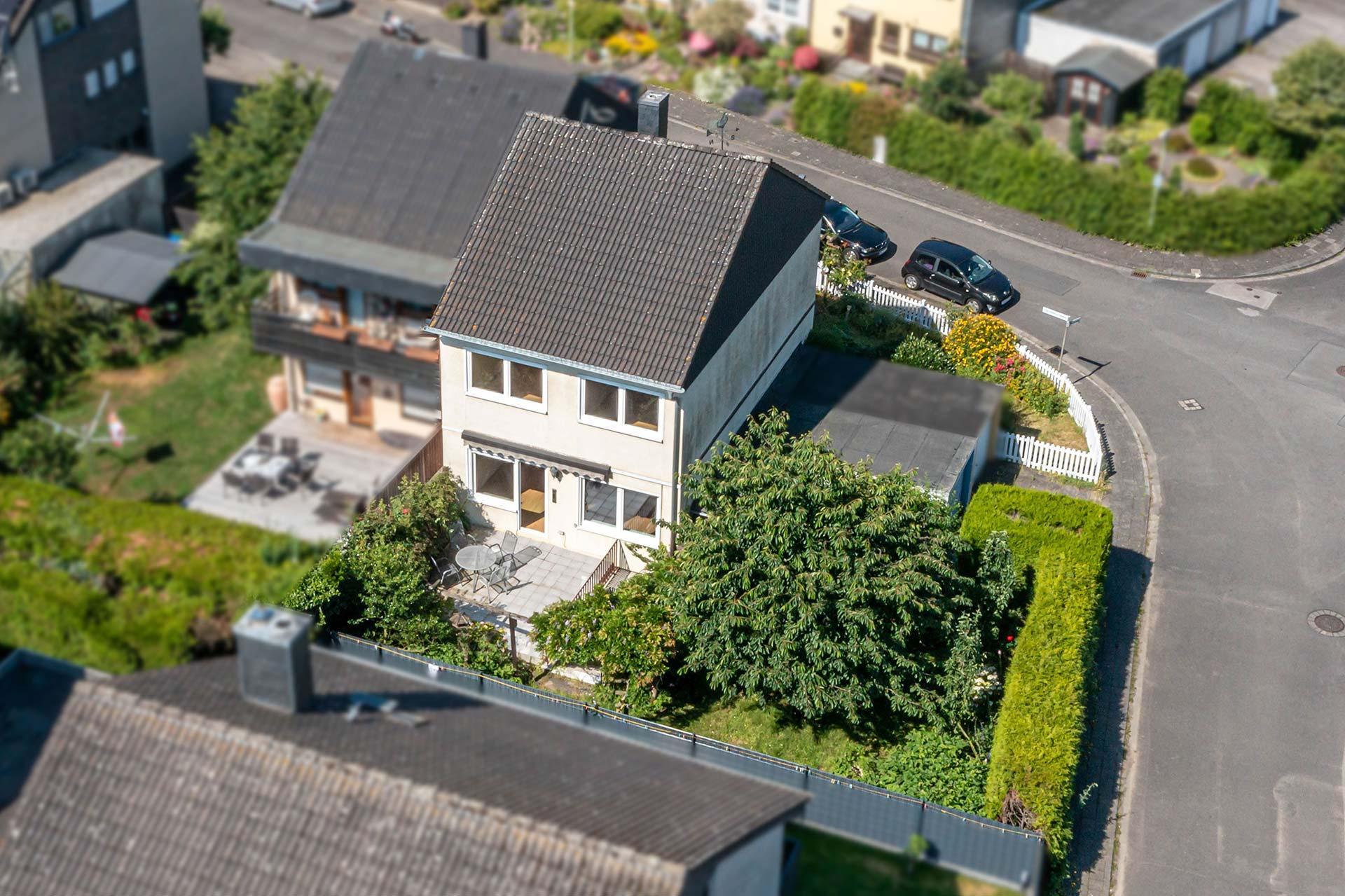 Rückansicht mit Garten und Garage Doppelhaushälfte Bergheim
