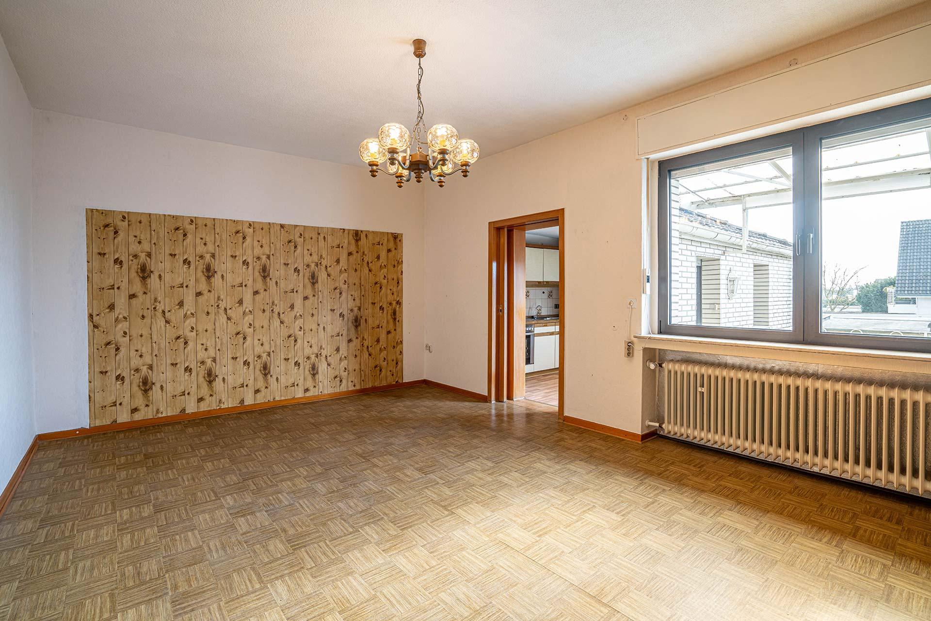 Das Bild zeigt die Größe dieses Raumes. Mit ein wenig Geschick lässt sich hier bei einer Raumhöhe von 2,80 m viel gestalten. Reihenmittelhaus Kerpen