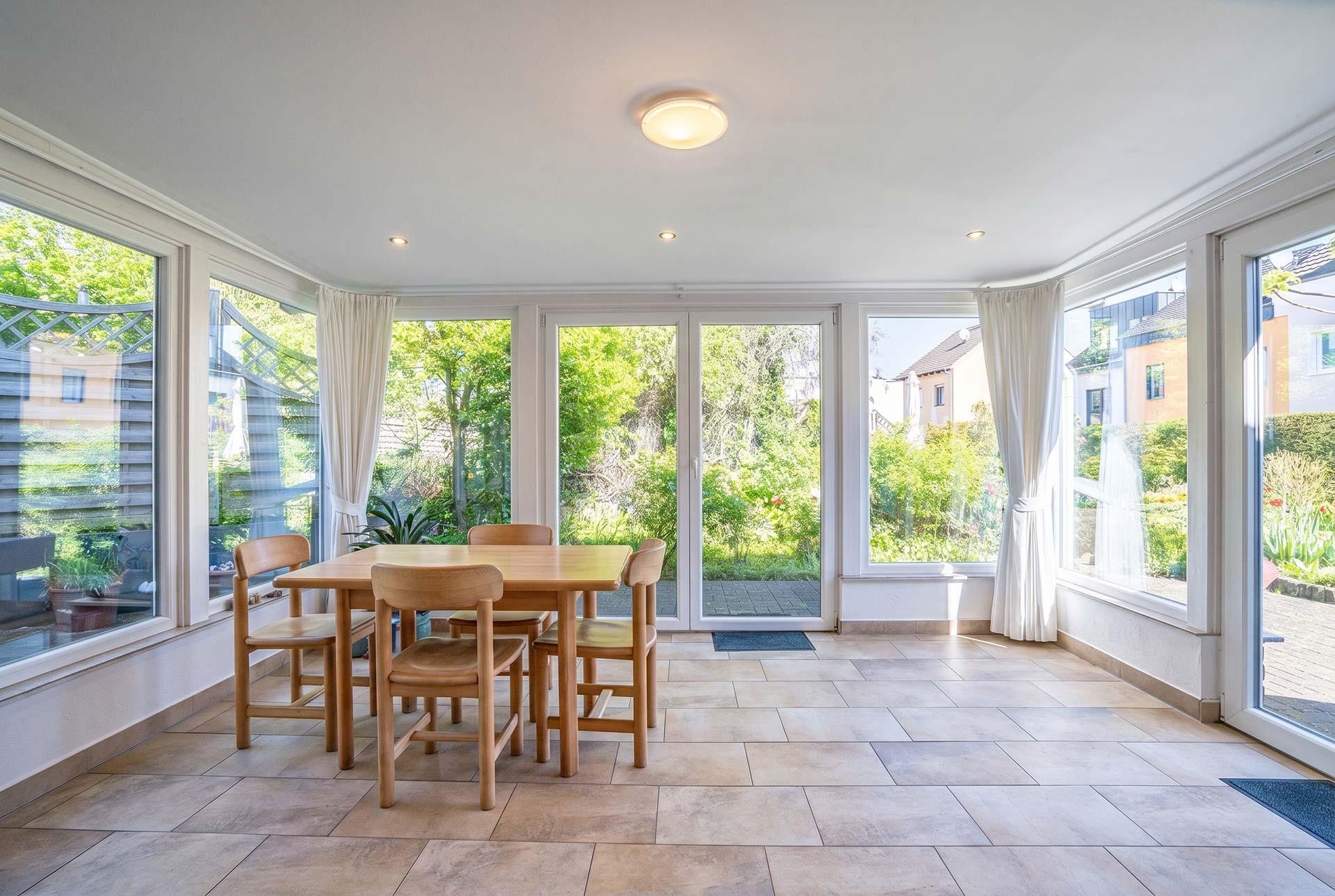 Der Wintergarten von Wohnung #1 ist beheizut und nachträglich errichtet worden. Immobilie Bedburg
